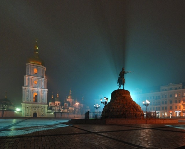 Киев, седая старина, потрясающая красота, современность - здесь переплелись во едино