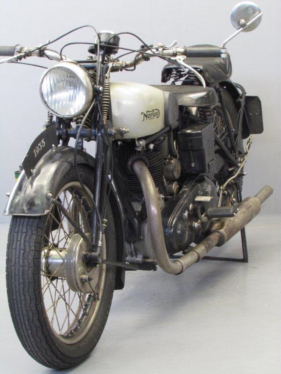 Старинный мотоцикл Norton Model 20 1935
