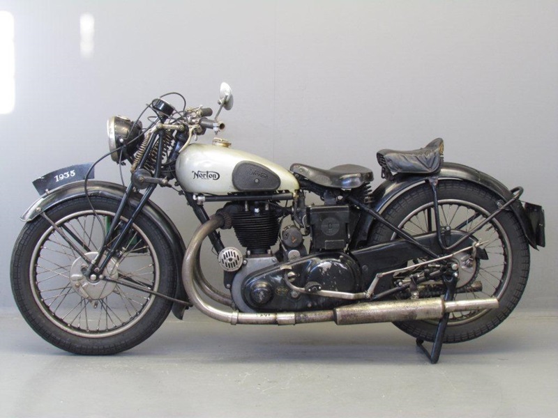 Старинный мотоцикл Norton Model 20 1935