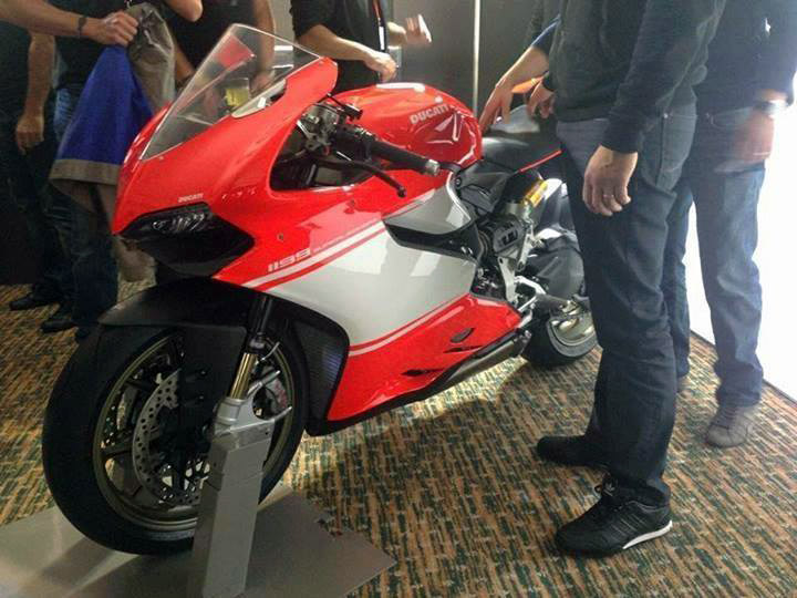 Шпионское фото Ducati 1199 Panigale Superleggera