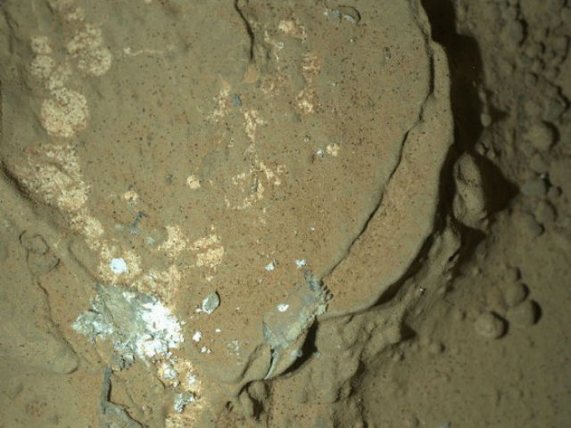 Первые ночные снимки марсохода Curiosity.