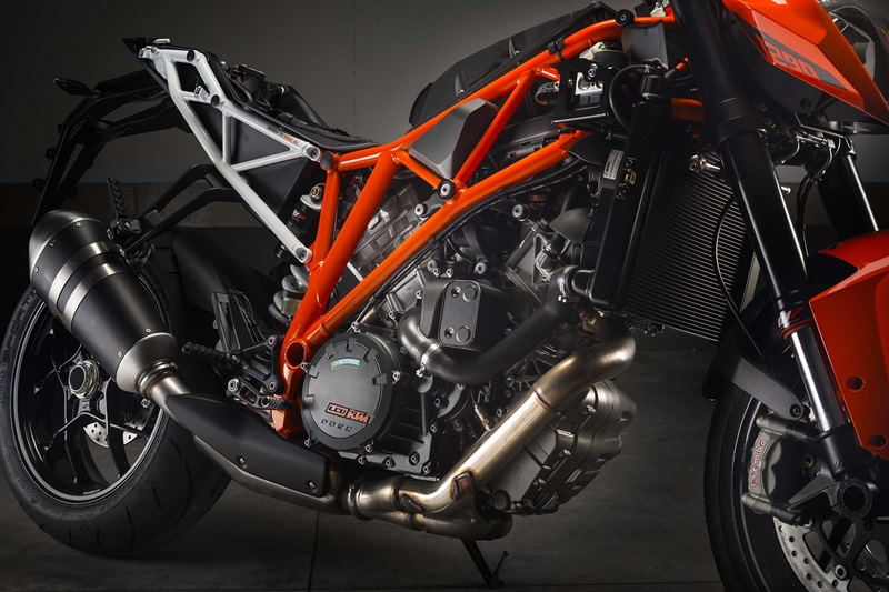 38 фотографий мотоцикла KTM 1290 Super Duke R 2014