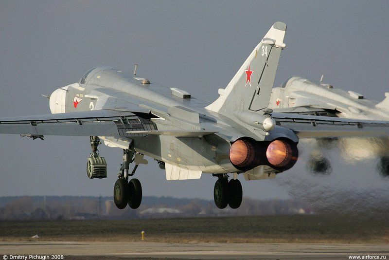Советский бомбардировщик Су-24 скоро уйдет на пенсию