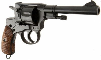 Револьверы системы "Наган" и винтовки Мосина оставят коллекционерам