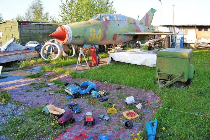 Погибающий музей авиации в аэропорту Риги (Латвия)