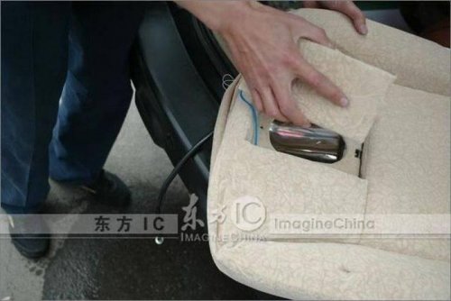 Китайцы установили туалет в машине