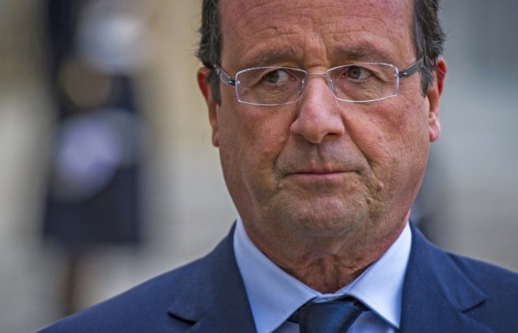 Рейтинг популярности президента Олланда стал самым низким в истории Франции