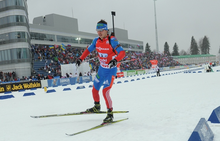 Евгений Устюгов стал победителем спринта на тестовых соревнованиях российских биатлонистов