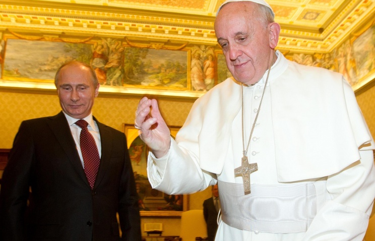 Путин подарил папе Римскому икону и получил в подарок майолику с Ватиканскими садами