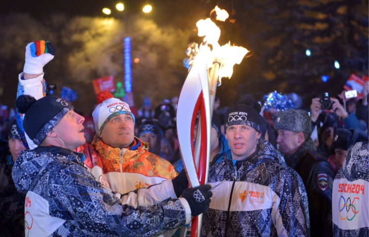 Олимпийский огонь прибывает в географический центр Азии - Кызыл