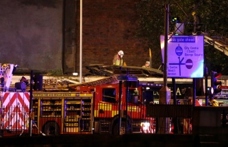 СМИ: Число жертв падения полицейского вертолета на паб в Глазго выросло до 9 человек