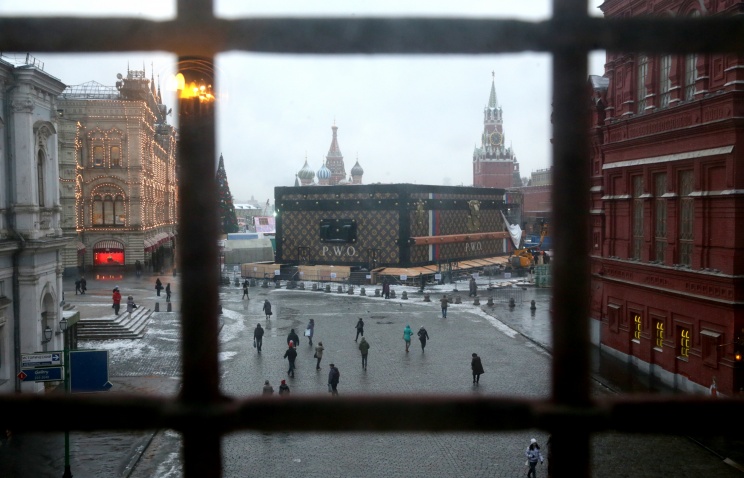 Louis Vuitton оштрафован на 10 тысяч рублей за "чемодан" на Красной площади