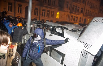 Оппозиция Украины призвала митингующих начать день с пикетирования здания правительства