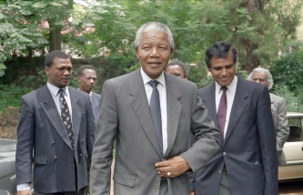 В Индии в связи с кончиной Нельсона Манделы объявлен национальный траур