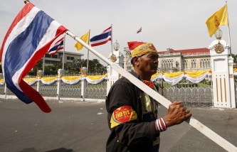 Премьер-министр Таиланда не видит быстрого выхода из политического кризиса