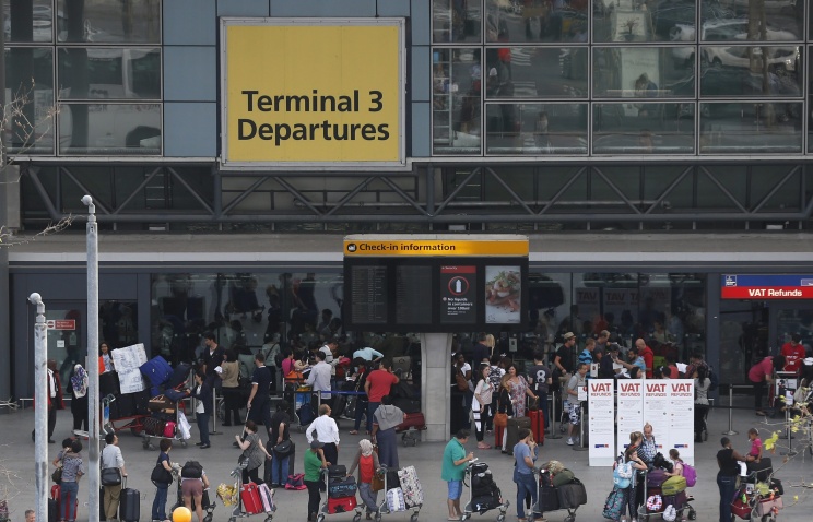 В британских аэропортах нарушен график полетов из-за проблем авиадиспетчерской службы