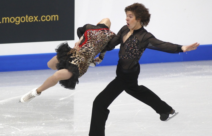 Фигуристы Яновская и Мозгов победили в финале Гран-при среди юниоров в танцах на льду