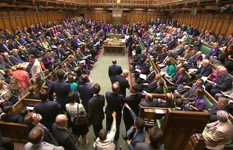 Британские парламентарии недовольны решением независимого комитета повысить им зарплату