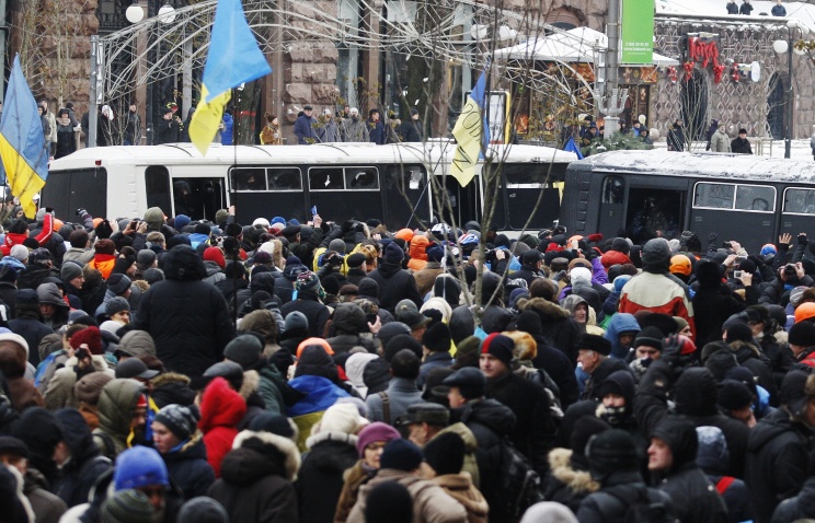Премьер Украины исключил возможность силового разгона акции протеста в Киеве