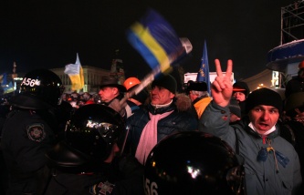 Президент Украины призвал оппозицию к диалогу, но ответа пока не получил
