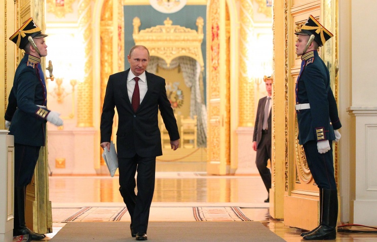 Президент России в 12:00 мск в День Конституции обратится с ежегодным посланием парламенту