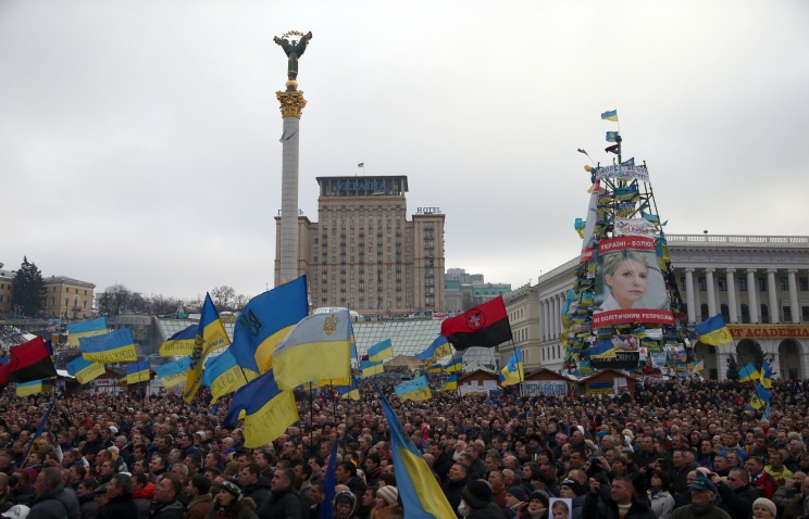 Тысячи сторонников правящей Партии регионов собрались в центре Киева