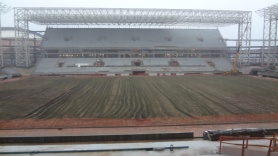 На футбольном стадионе в Куябе не установлено ни одного сидения, а поле напоминает огород