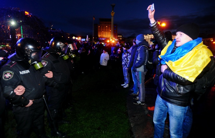 Генпрокуратура подозревает мэра Киева в превышении полномочий при разгоне митинга