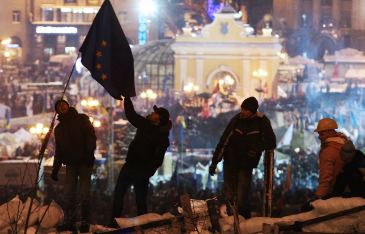 Кто собирается под знаменами оппозиции на площади Независимости в Киеве