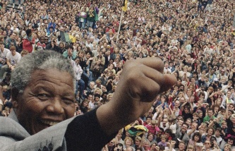 Нельсон Мандела похоронен в его родной деревне Куну в ЮАР