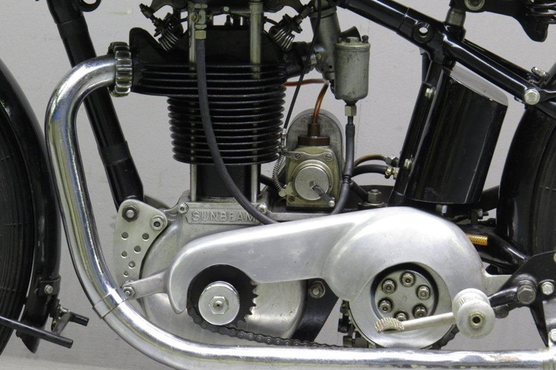Старинный мотоцикл Sunbeam Model 95 1935