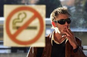 Греция: за курение в общественном транспорте грозит штраф в Три тысячи евро
