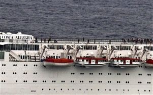 На борту лайнера Costa Allegra находятся российские туристы
