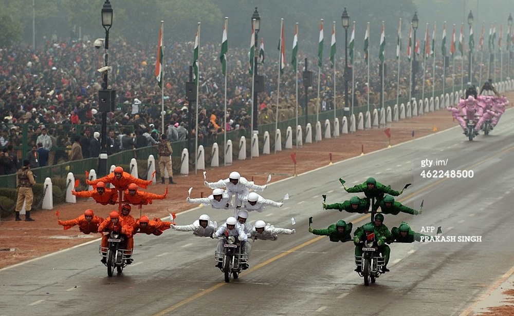Мототрюки на праздновании 66-ой годовщины независимости Индии (видео)