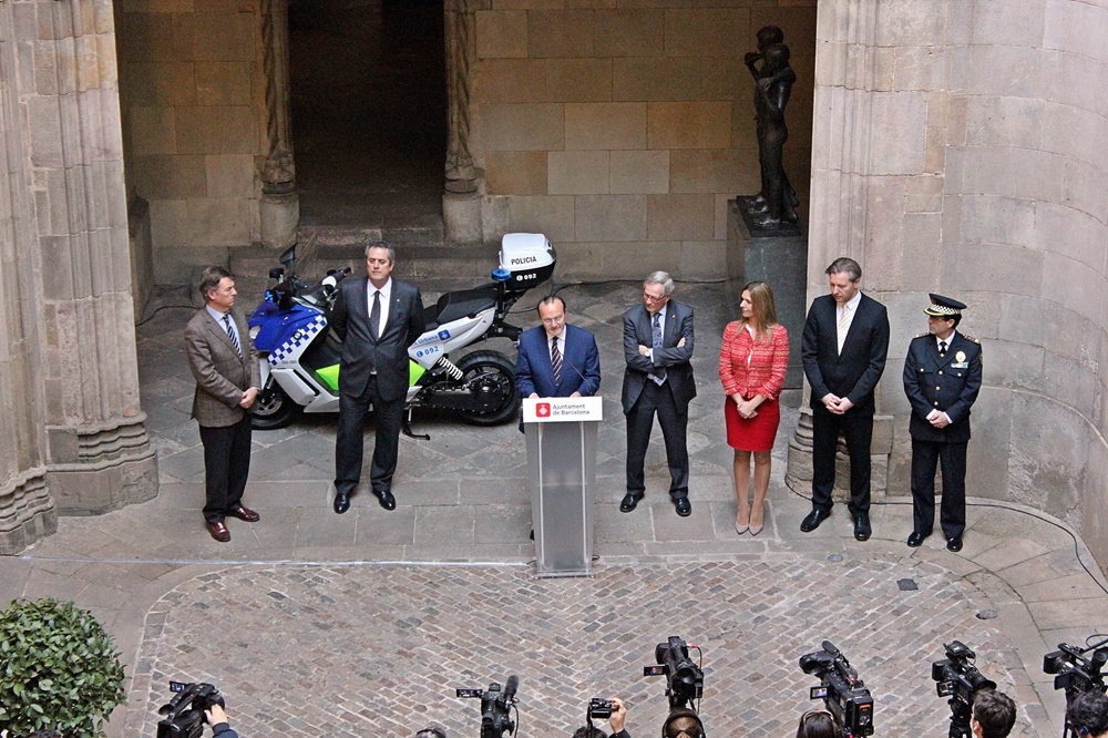 30 макси скутеров BMW C Evolution пополнили парк полиции Барселоны