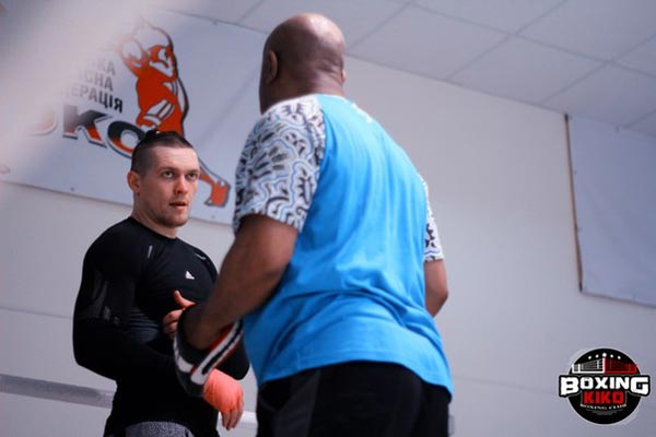 Усик продолжает подготовку к бою с Князевым (Фото)