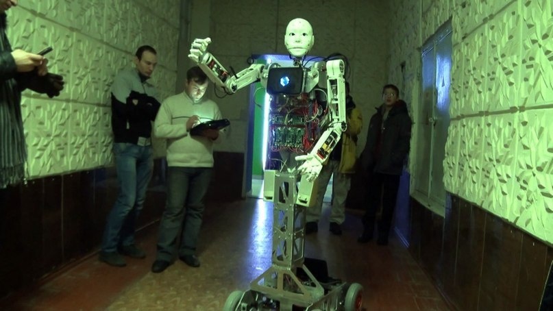 Новые изобретения украинских ученых: аэролыжи, говорящие роботы и авто на дровах (фото)