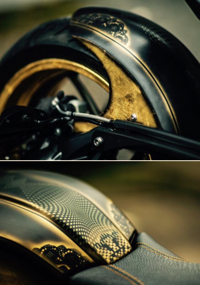 Мотоцикл BMW R nineT с золотой отделкой